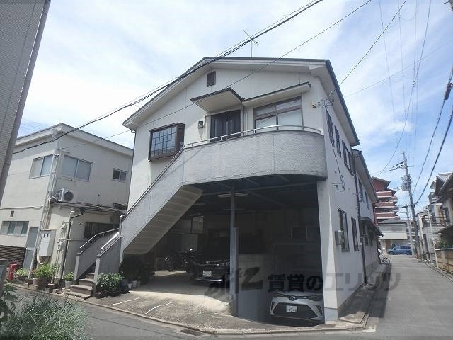 京都市右京区太秦安井松本町のマンションの建物外観