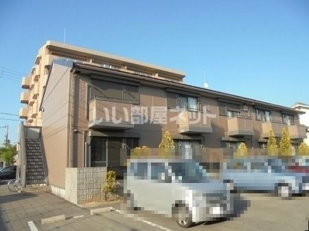 【姫路市飾磨区上野田のアパートの建物外観】