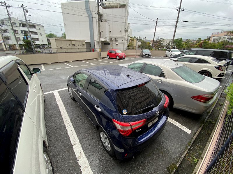 【姫路市東辻井のマンションの駐車場】