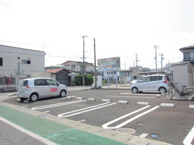 【ルミエール芳町の駐車場】