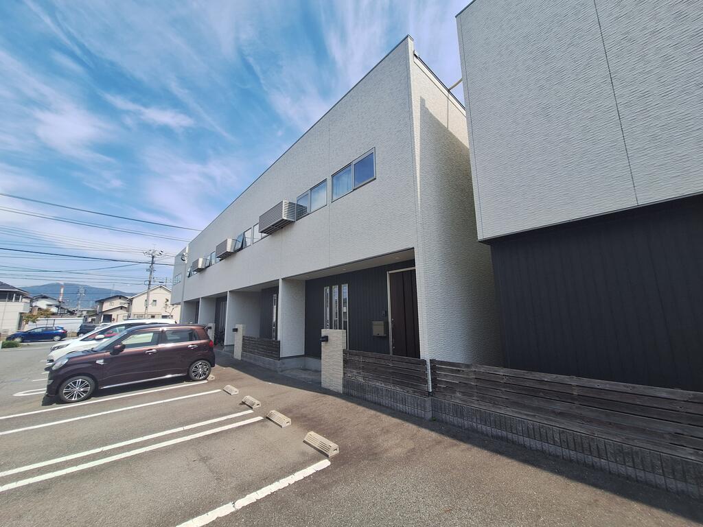 ヒルズ新田Ｂの建物外観