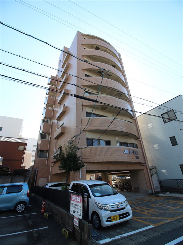 蒲郡市港町のマンションの建物外観