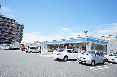 【糟屋郡粕屋町戸原西のマンションのコンビニ】