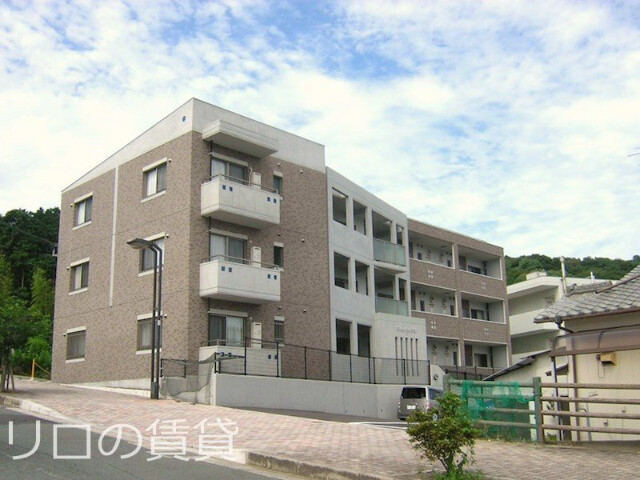 宗像市田久のマンションの建物外観