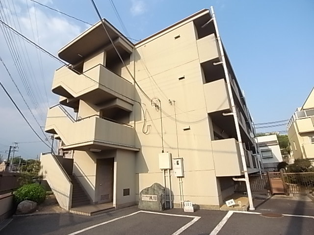 【西宮市北名次町のマンションのエントランス】