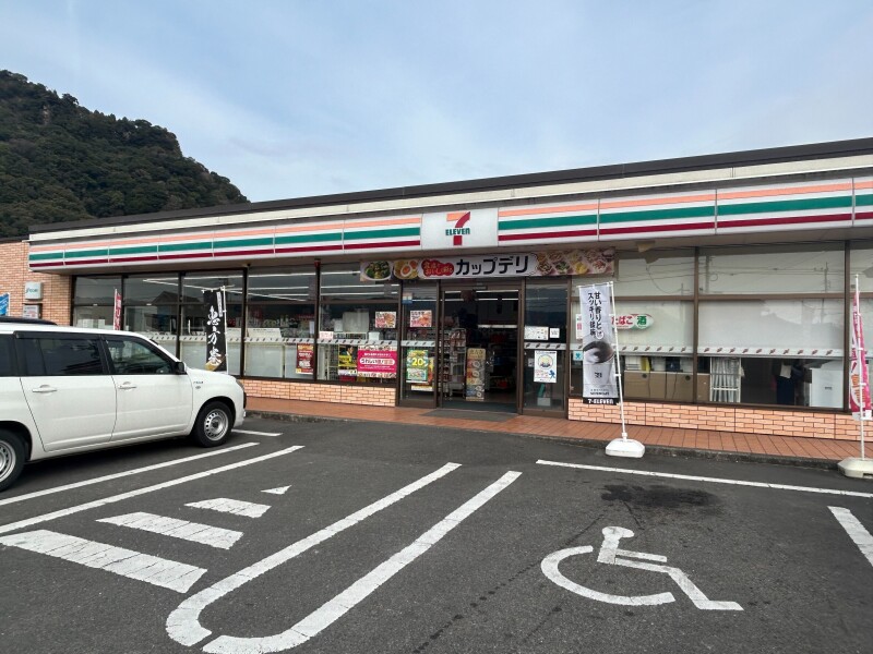 コンビニ　セブンイレブン国分新町店（コンビニ）まで617m
