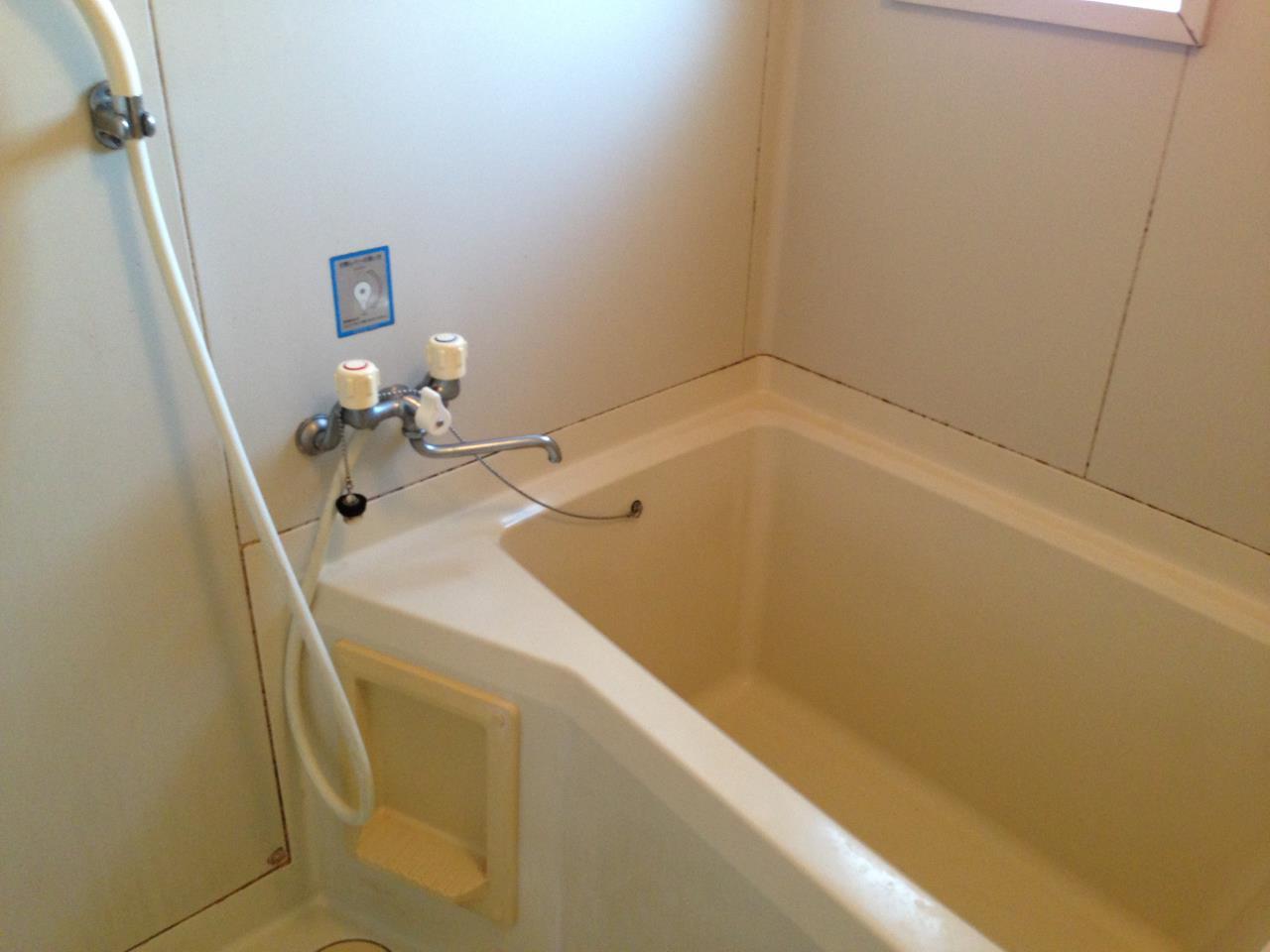 バス・シャワールーム　窓があり換気も楽々☆