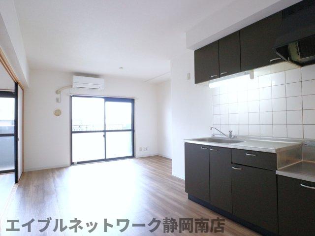 居室・リビング　居間です