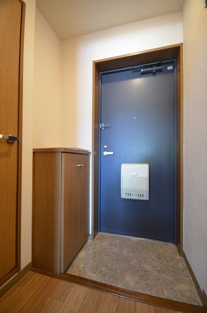 玄関　同物件別号室のものです。