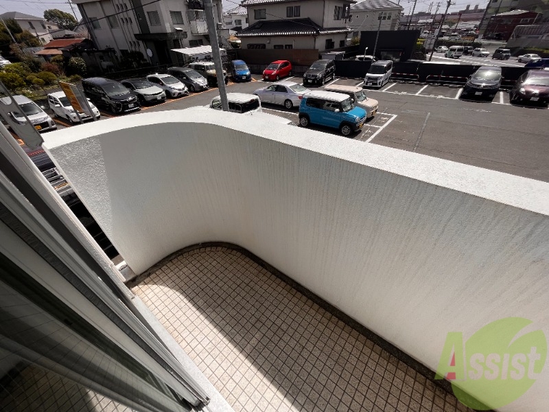 バルコニー　バルコニーになります。洗濯物が干せますね。