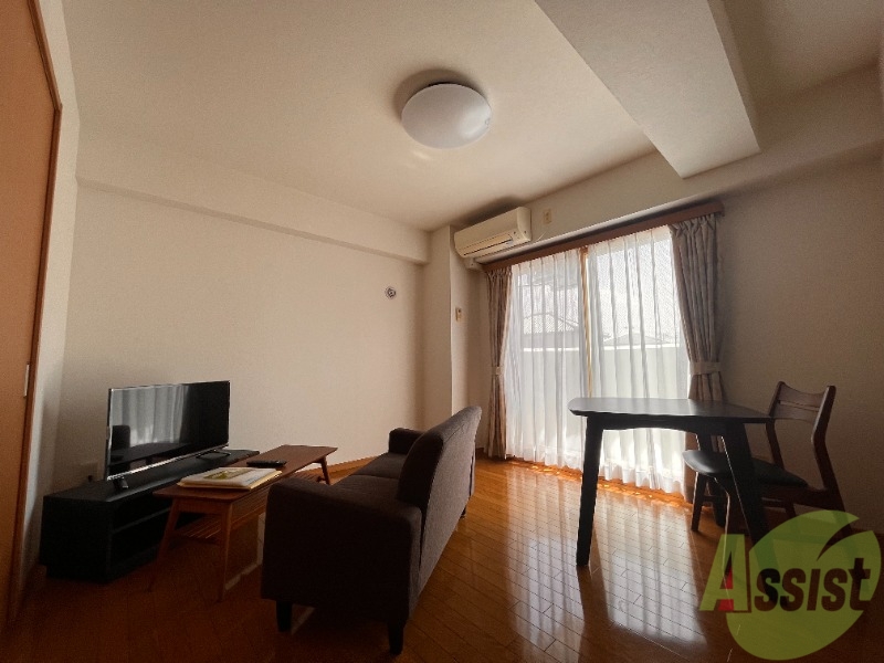 居室・リビング　綺麗な洋室のリビングで、とても清潔感がありますね