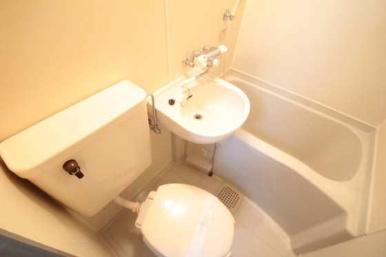 バス・シャワールーム　※別部屋の写真です