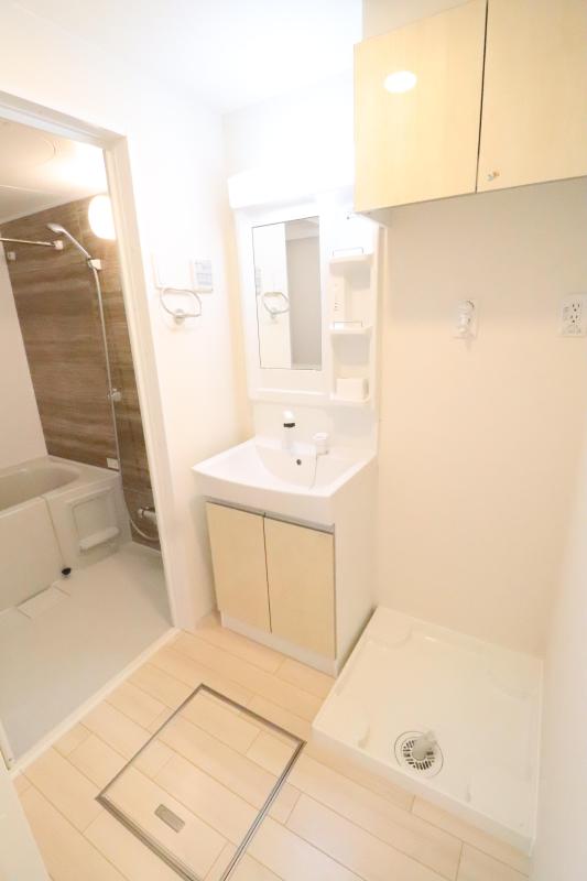 洗面設備　１　　シャワー付き洗面台