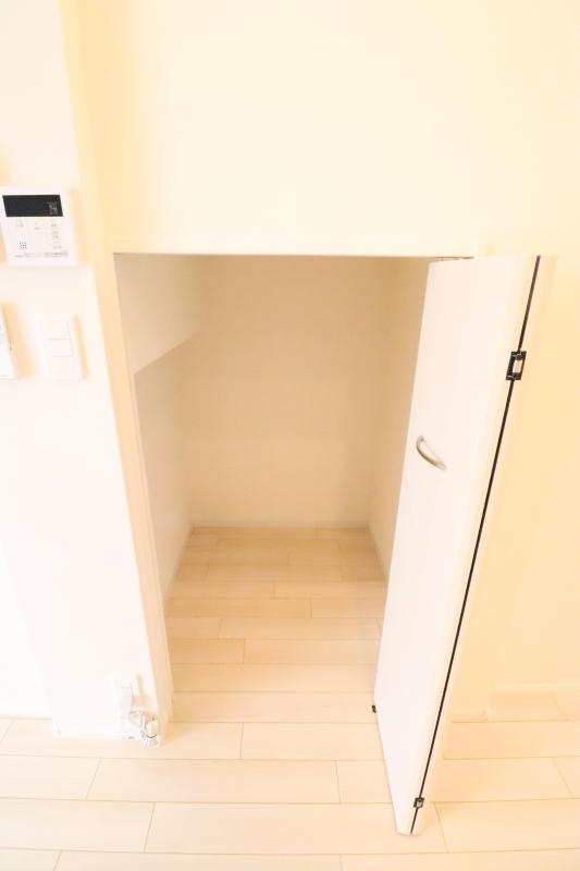 収納　リビング9.7帖にあるパントリー