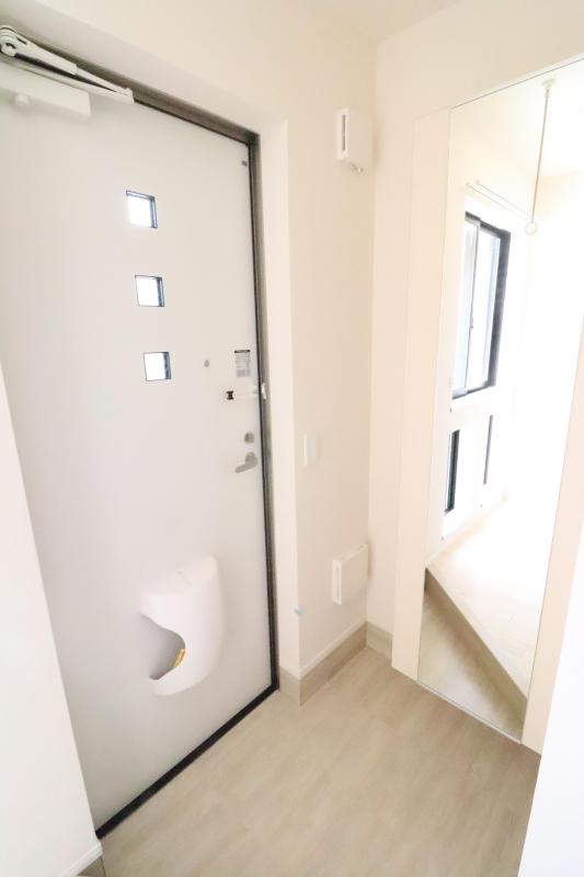 玄関　シューズボックス、姿見付き