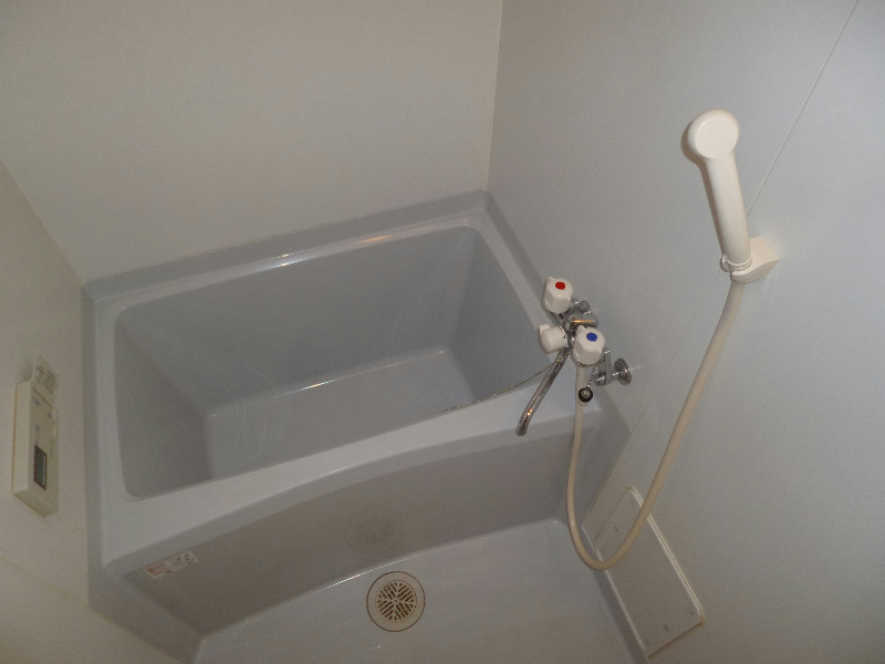 バス・シャワールーム　ゆったりおくつろぎ頂ける浴室です。