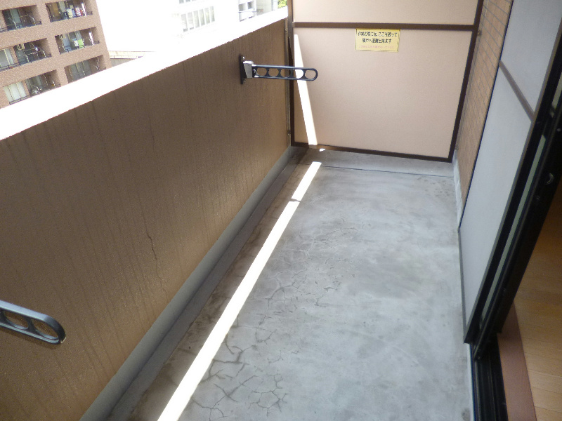 バルコニー　南面バルコニーで洗濯物も捗ります。