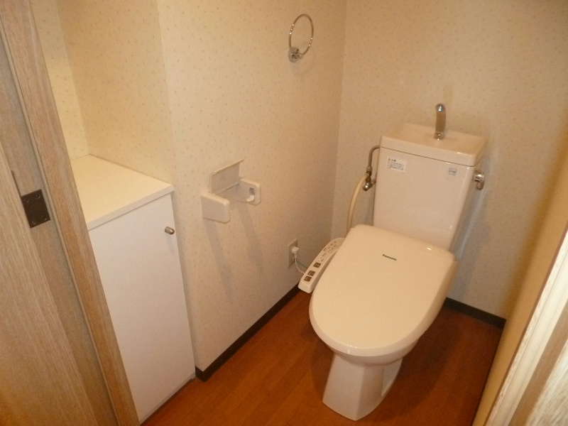 トイレ　あると嬉しいウォシュレット機能付きのトイレです。