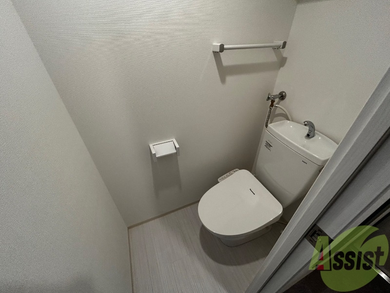 トイレ　こちらはトイレです。清潔感があり、安心して使用できます。