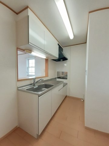 キッチン　コンパクトなキッチンで掃除もラクラク