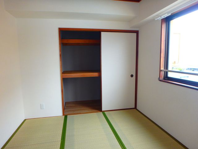 収納　ネクスト倉田（岡山市中区倉田）RC賃貸マンション