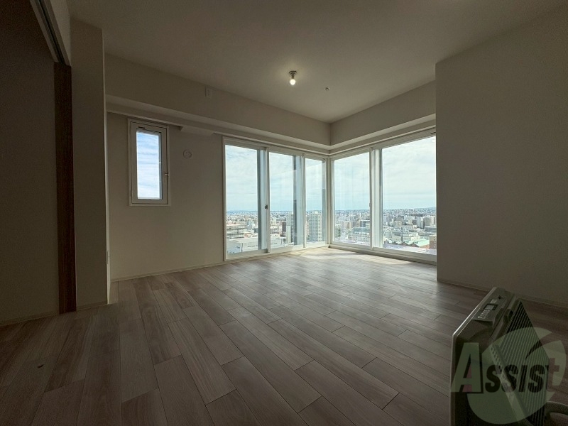 居室・リビング　広くてきれいなリビングです！快適に過ごせそうですね。