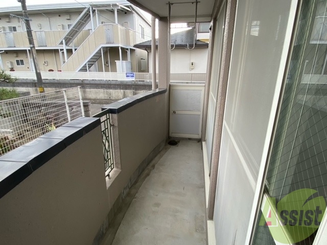 バルコニー　バルコニーは幅もしっかりあって洗濯物がはかどりそうですね。