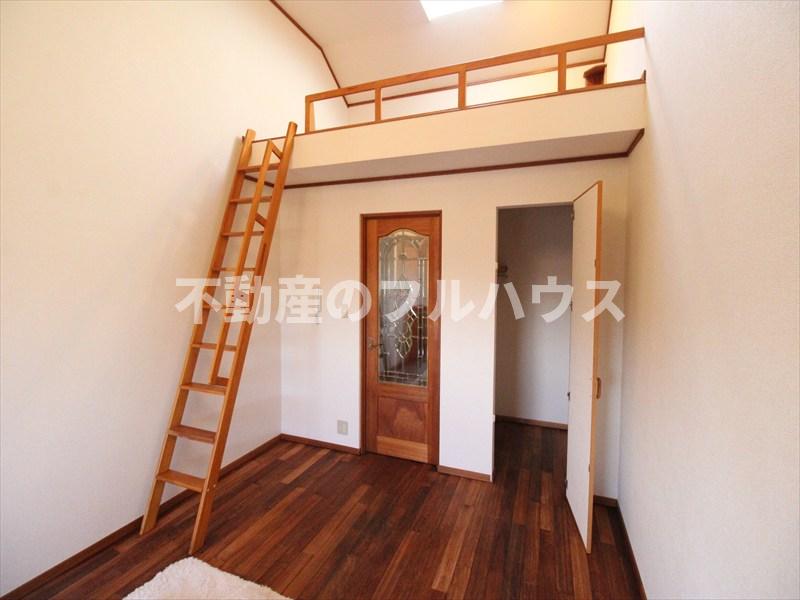 収納　ロフト下部・収納：ウォークインクローゼット