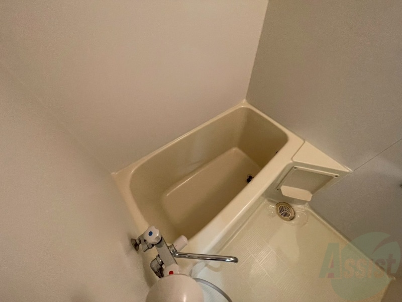 バス・シャワールーム　お風呂になります。一日の疲れを癒してくださいね。