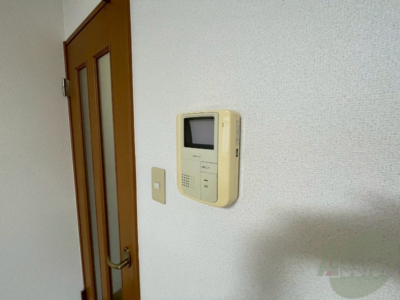 セキュリティ　ＴＶモニター付インターホンです。来客者の顔が見えるので安心！