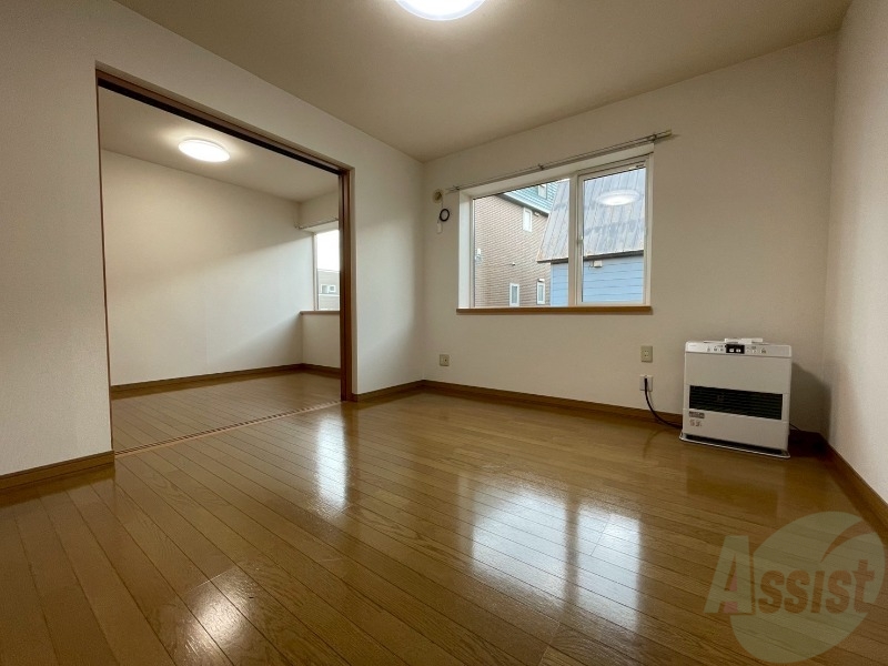 居室・リビング　広くてきれいなリビングです！快適に過ごせそうですね。