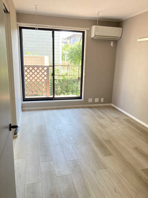 眺望　南向洋室6.3帖　　クローゼット側より撮影