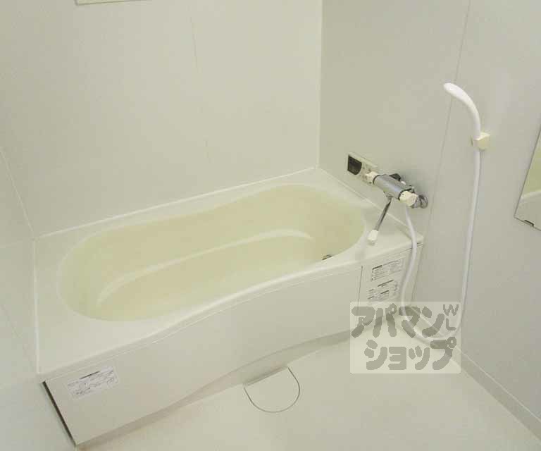 バス・シャワールーム　１０２号室の写真です。