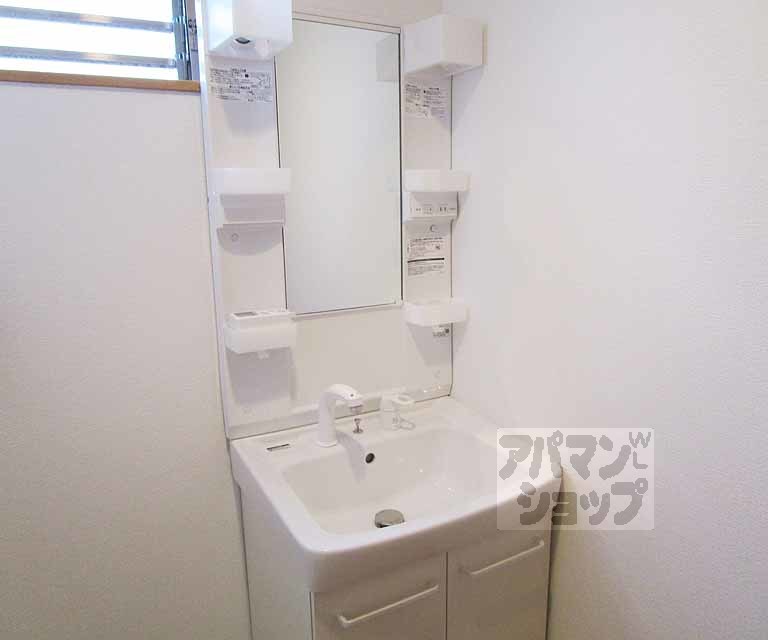 洗面設備　１０２号室の写真です。