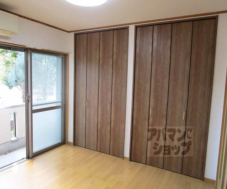 居室・リビング　１０２号室の写真です。