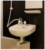 洗面設備　明るい洗面所です。