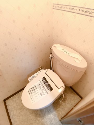 トイレ　温水洗浄便座