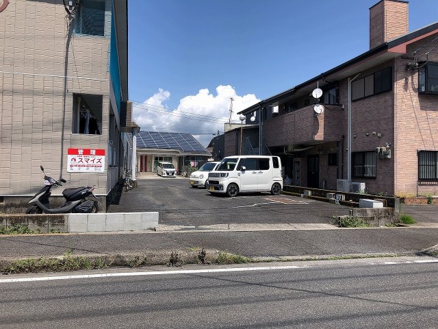 駐車場　駐車場は3 000円で1台確保可能