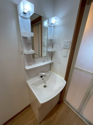 洗面設備　明るい洗面所です★