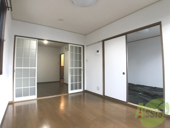 居室・リビング　明るいお部屋で毎日気分よく過ごせそうです。