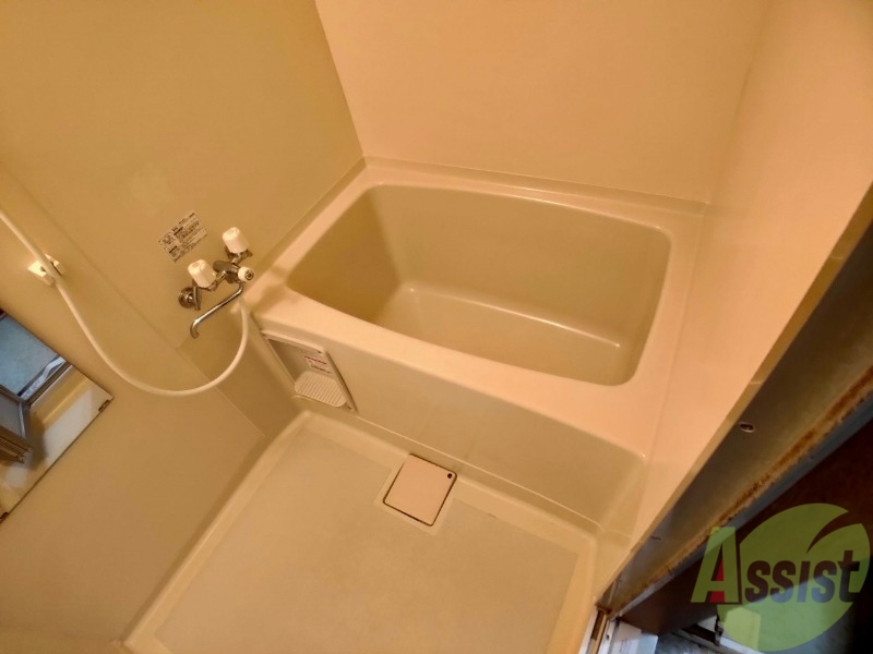 バス・シャワールーム　お風呂になります。一日の疲れを癒してくださいね。