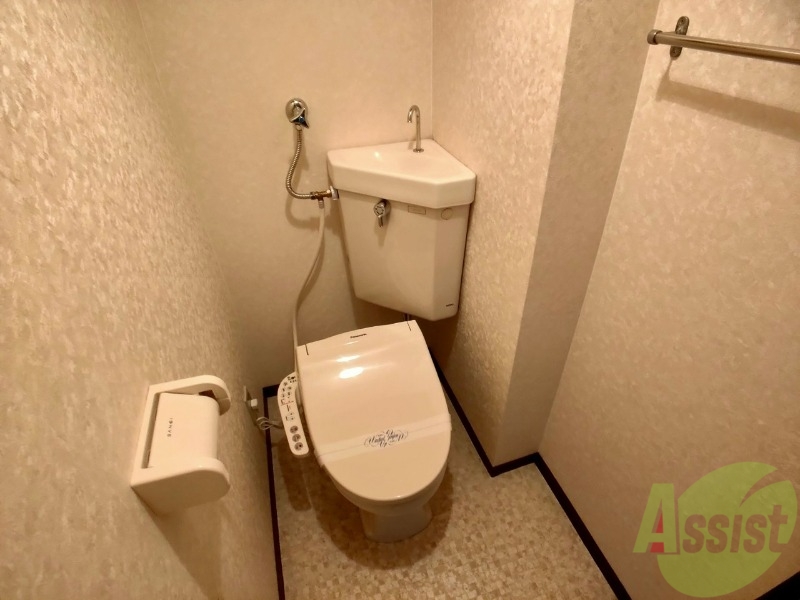 トイレ　ウォシュレット機能がついたトイレ。安心して使用できますね。