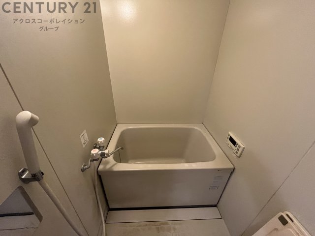 バス・シャワールーム　高温差し湯式のお風呂です！