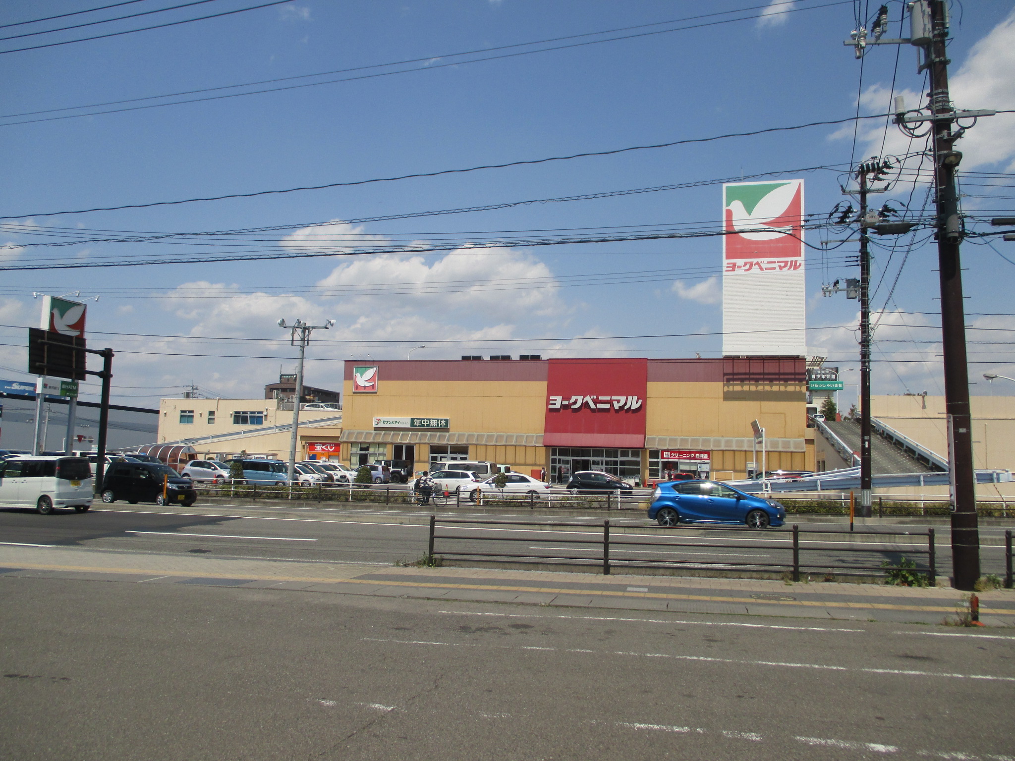 スーパー　ヨークベニマル南福島店（スーパー）まで413m