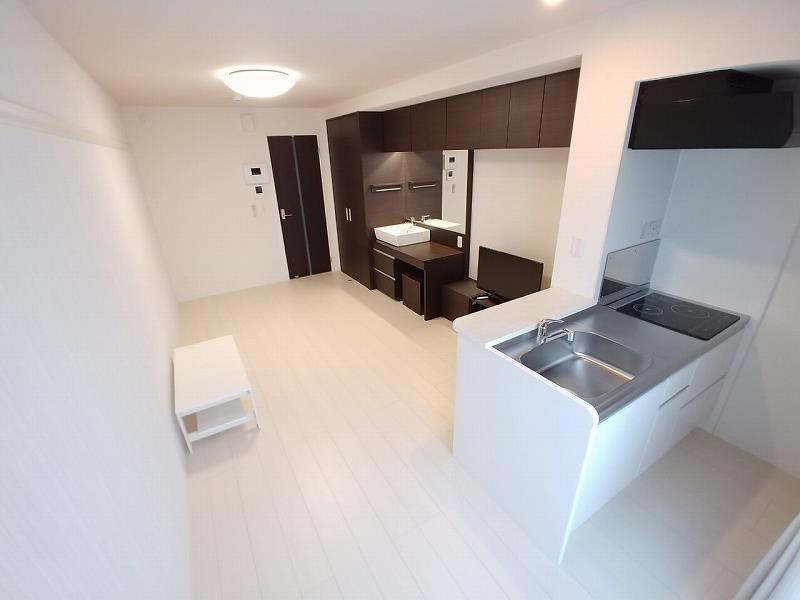 居室・リビング　居室：キッチン側