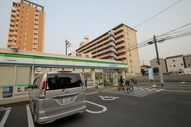 コンビニ　ファミリーマート 門真栄町店（コンビニ）まで308m