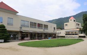 幼稚園・保育園　牟礼幼稚園（幼稚園・保育園）まで416m