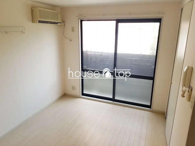 居室・リビング　明るい2面採光！日当たり・通風良好です