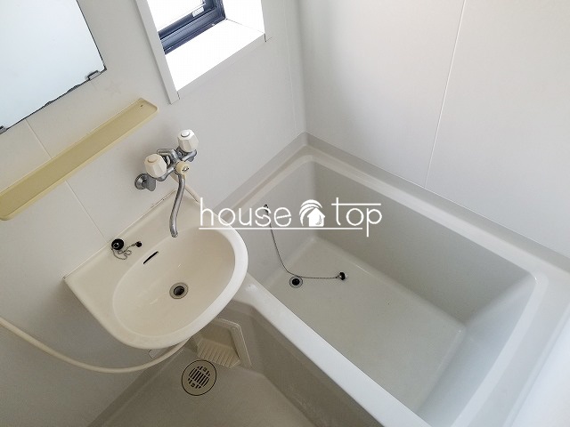 バス・シャワールーム　窓がある浴室