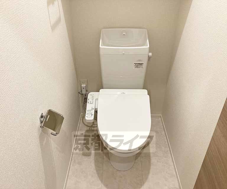 トイレ　ウォシュレット付きです・
